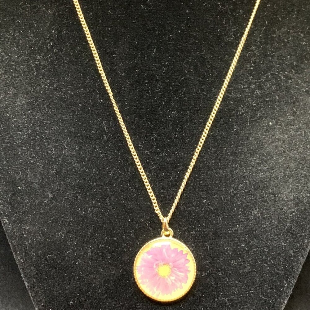 Avon Gold Tone Birth Flower Printed Pendant Necklace September (1701) - Picture 3 of 6